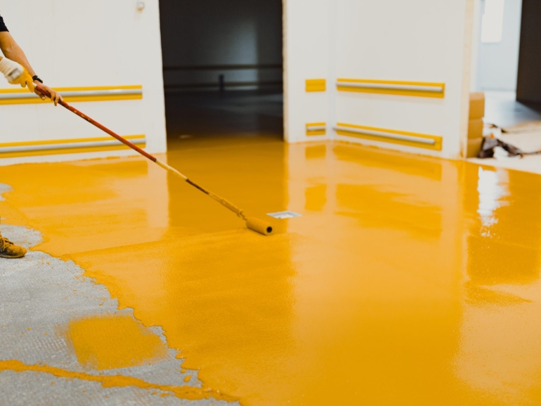 Epoxy,Flooring,Applicator,Performs,Painting,Works,With,Polyurethane,Epoxy,Mortar